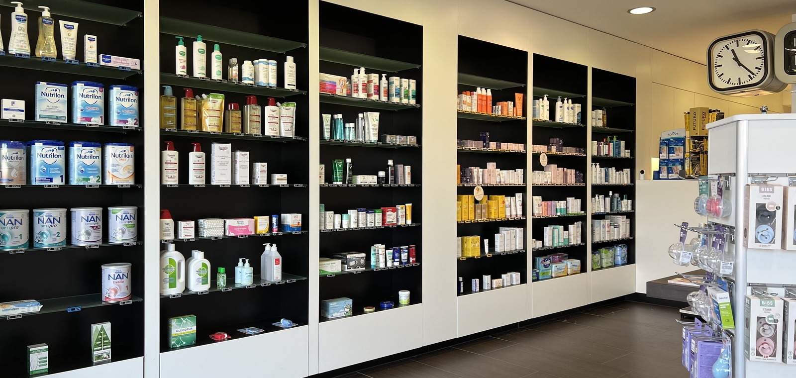 Het moderne interieur van Apotheek Mortelmans in Lier